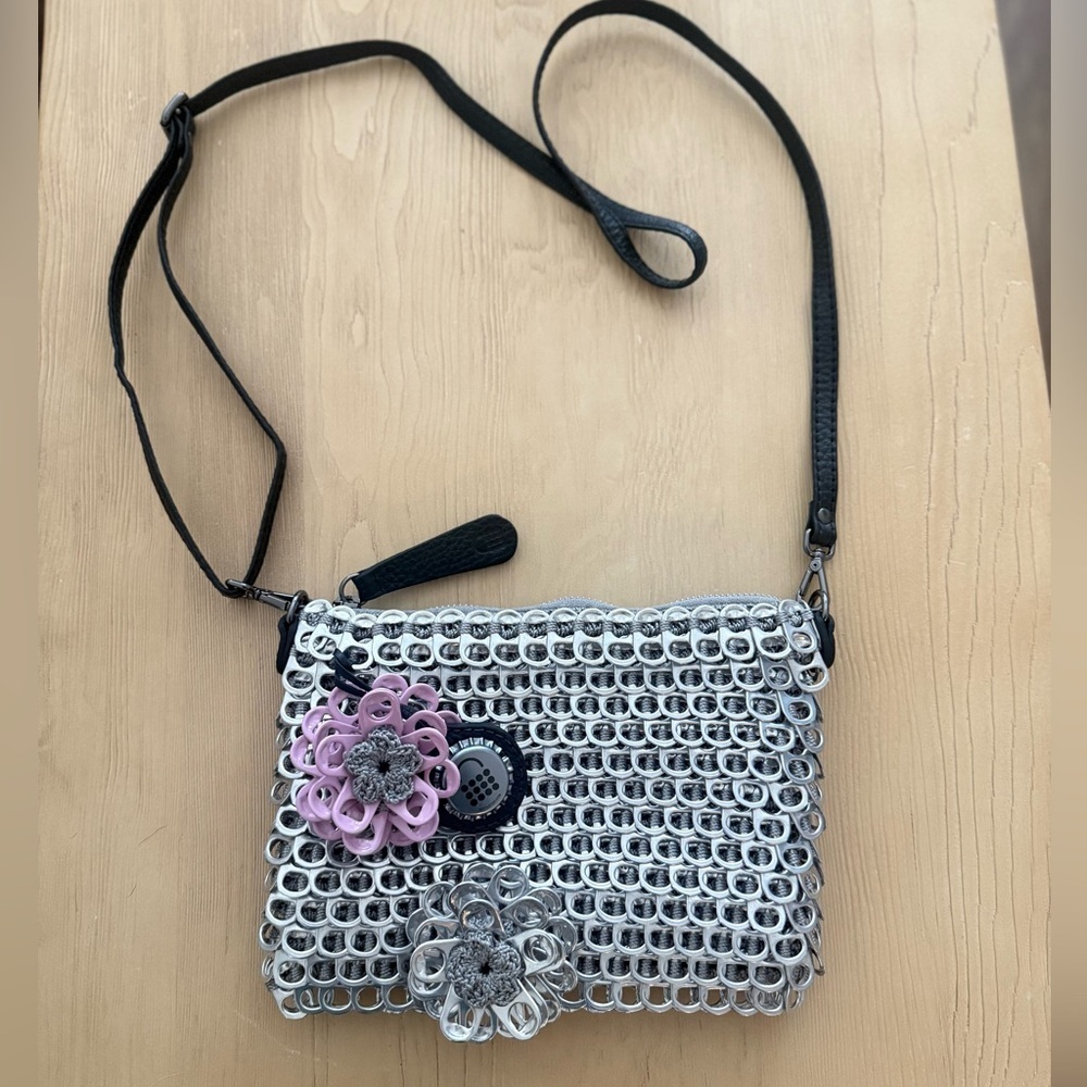 BOTTLETOP Elegant Silver and Black Crossbody Bag‎ with Floral Accents